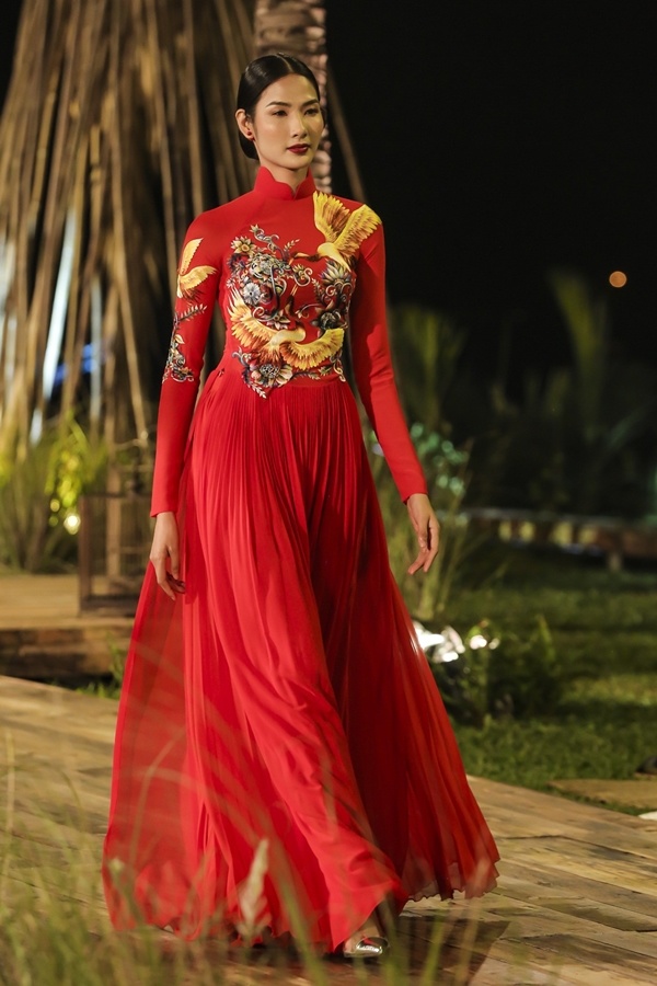 Trương Thị May hóa thành Cụ bà đẹp nhất thế giới